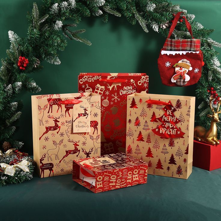 e6b3c67249b5a28b88fe405e77f005f6.jpg Dropshipping Customized packaging Christmas gift boxes